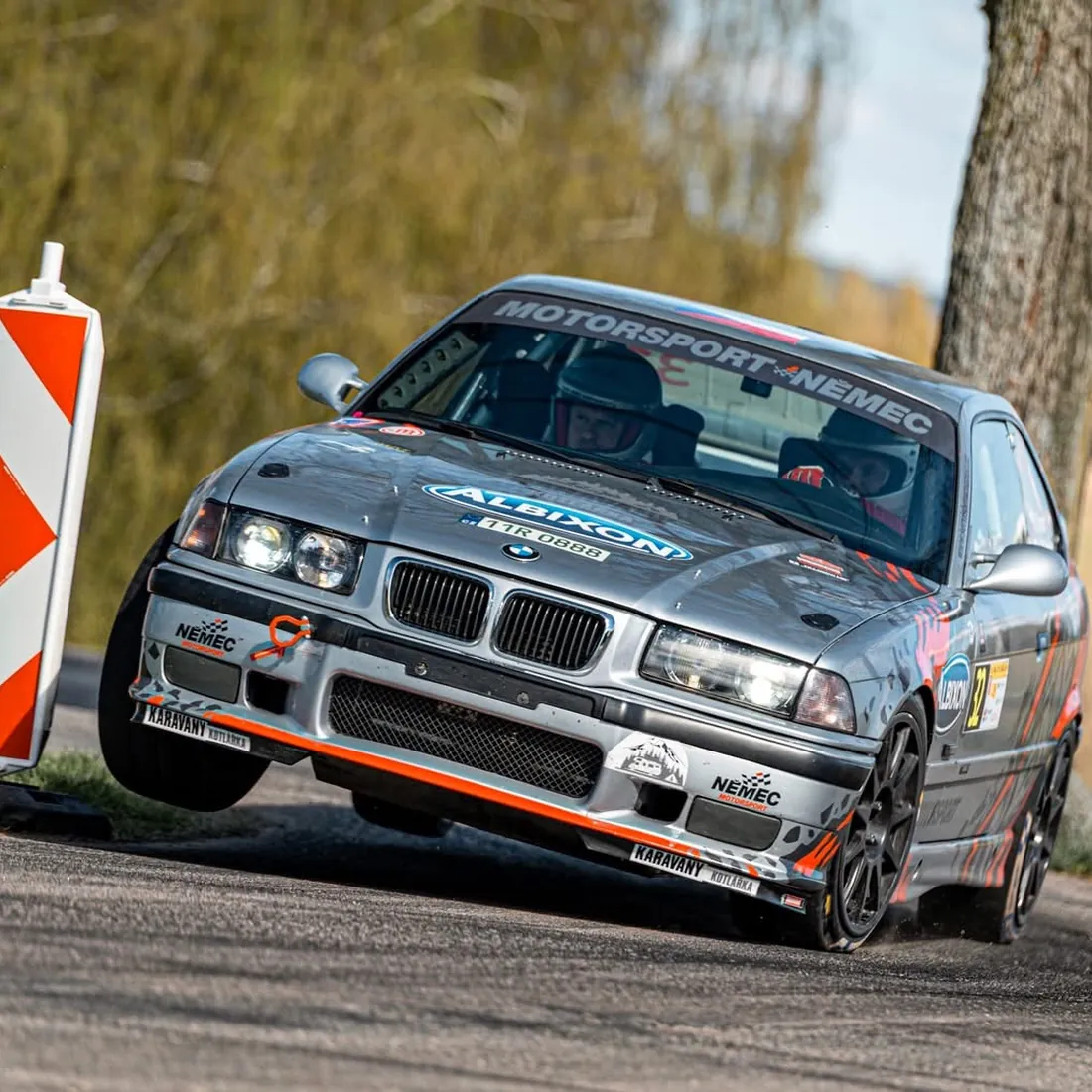 BMW M3 E36 Motorsport Němec na dvou kolech v ostré zatáčce asfaltové rychlostní zkoušky